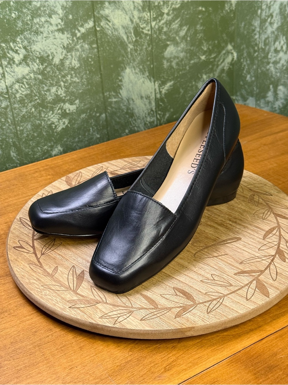Appleseed's Black Women's Leather Loafers Size 6.5
